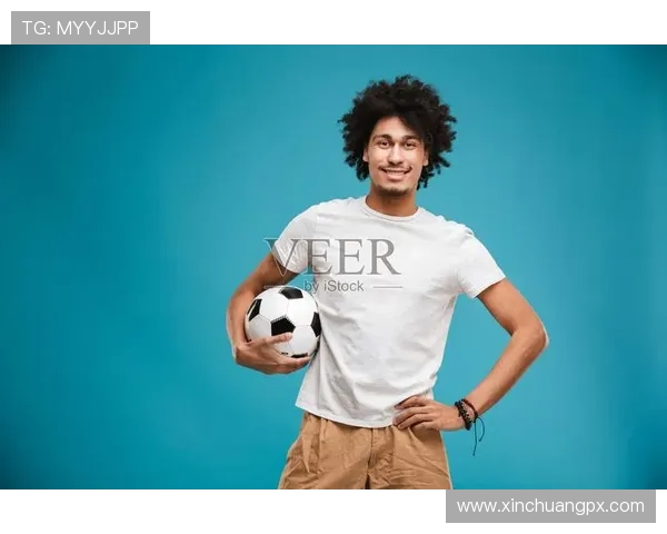 足球明星卷发男生的魅力瞬间展现时尚与运动的完美结合 足球明星卷发男生的魅力瞬间展现时尚与运动的完美结合