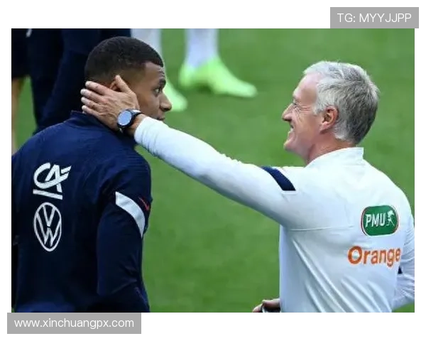 足球明星双标行为引发热议场面揭秘背后的真相与争议 足球明星双标行为引发热议场面揭秘背后的真相与争议