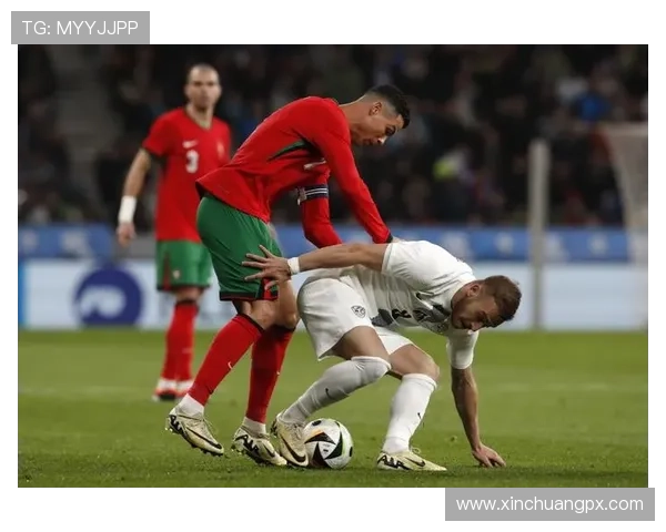 足球明星合照图片欣赏汇总展现球场魅力与友谊的精彩瞬间 足球明星合照图片欣赏汇总展现球场魅力与友谊的精彩瞬间