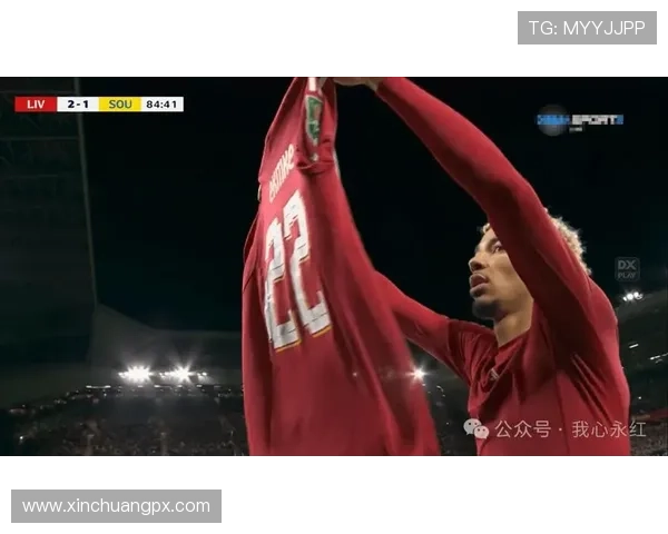 足球明星因不满小孩拍照行为愤怒摔手机引发热议与争议